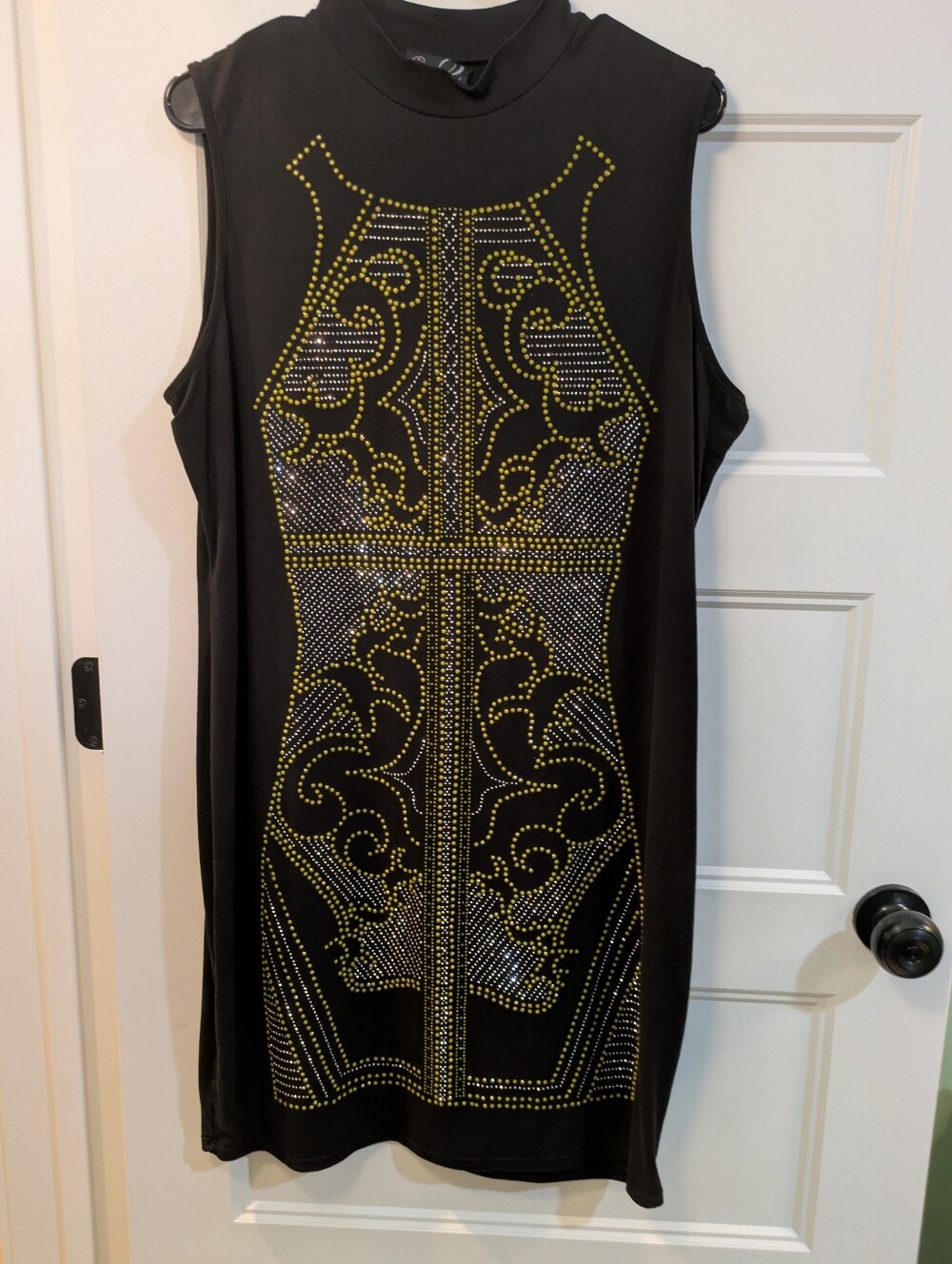 🔴 3/$15. Black Sleeveless Embellished Sheath Dress